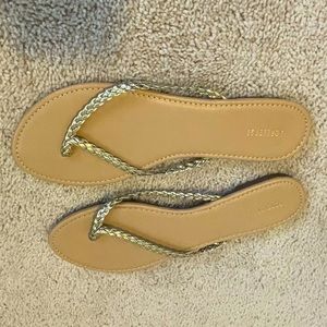 FREE SHIPPING Forever 21 gold Sandals Size 9